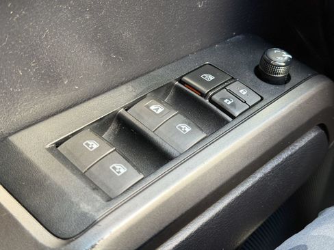 Used 2021 Toyota Tacoma SR5 RWD image 31