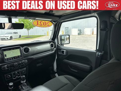 Used 2021 Jeep Gladiator Overland AWD/4WD image 24