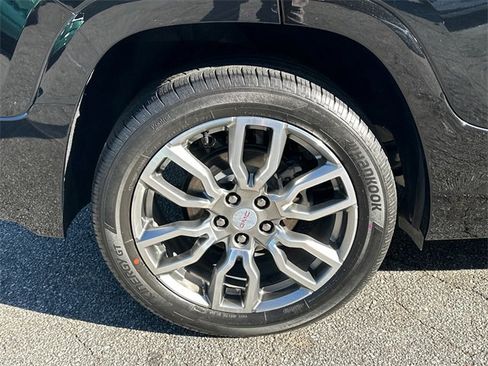 Used 2024 GMC Terrain Denali w/ Denali Premium Package image 17