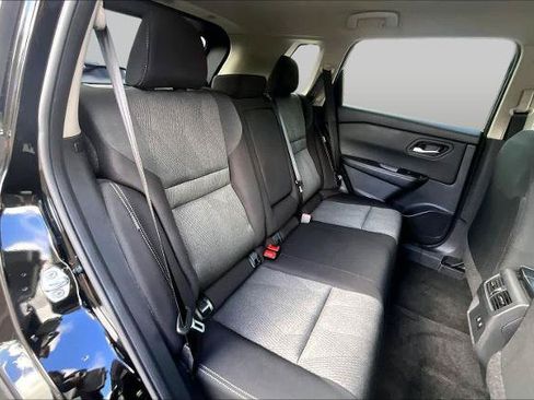 Certified 2025 Nissan Rogue SV FWD image 20