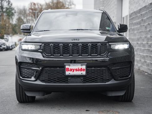 Used 2022 Jeep Grand Cherokee Altitude image 3