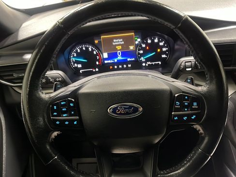 Used 2020 Ford Explorer XLT w/ Equipment Group 202A AWD/4WD image 4
