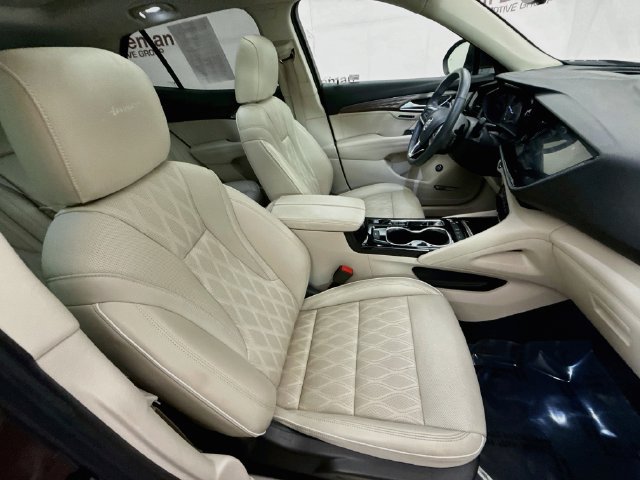Used 2022 Buick Envision Avenir w/ Technology Package II FWD image 30