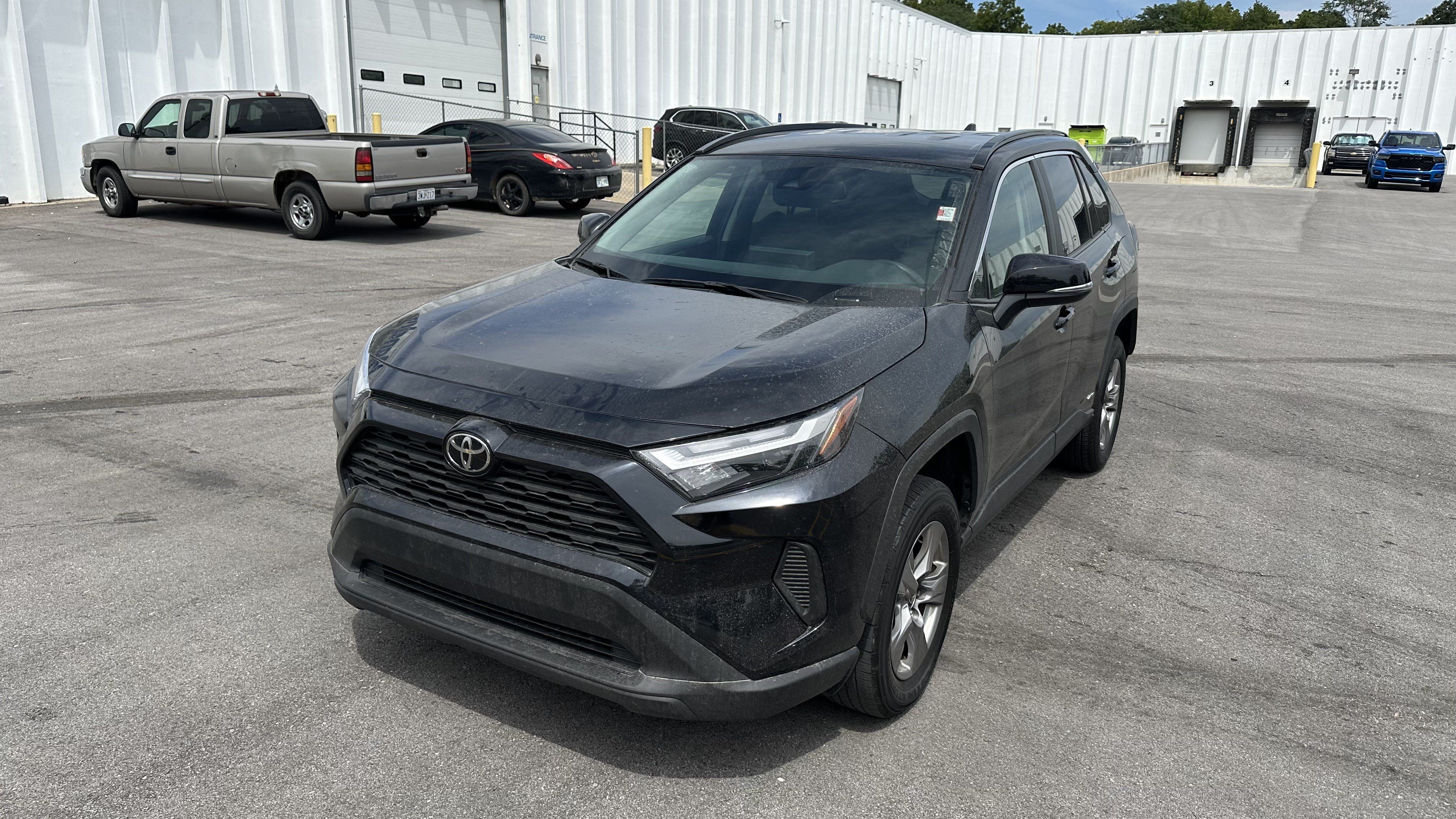 Used 2025 Toyota RAV4 XLE AWD/4WD image 5