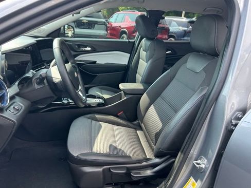 Used 2025 Chevrolet Trax LT w/ Driver Confidence Package image 14