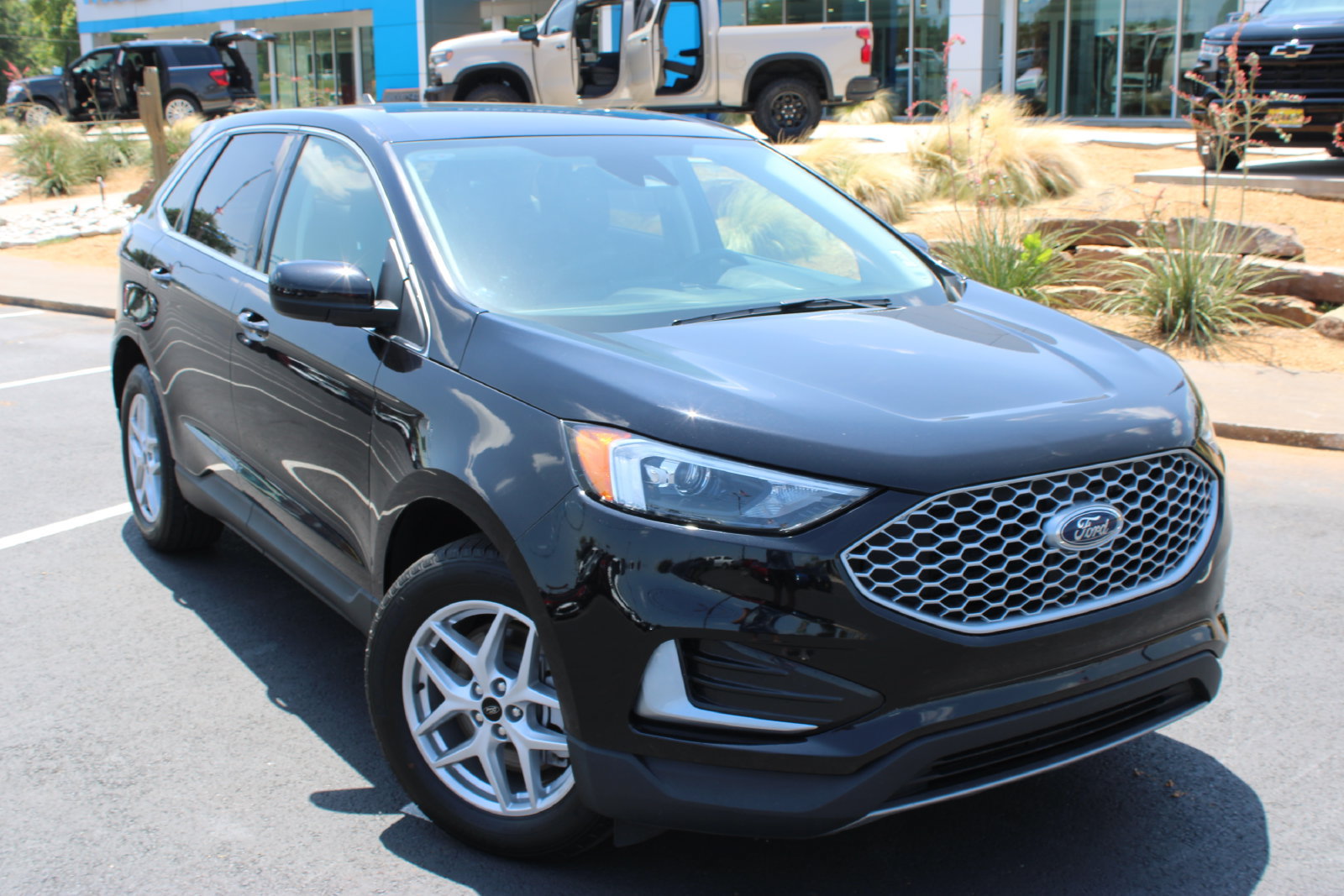 Used 2024 Ford Edge SEL AWD/4WD image 2