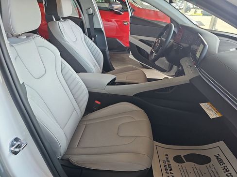 New 2026 Hyundai Elantra Limited image 15
