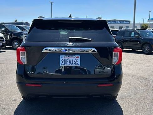 Certified 2022 Ford Explorer XLT RWD image 4