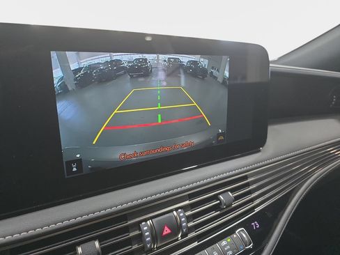 Used 2023 Lexus LS 500 w/ Accessory Package (Z2) RWD image 24