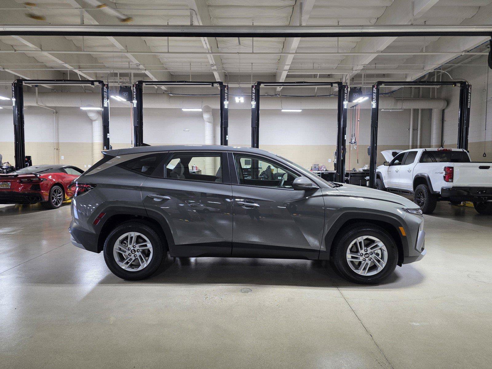 Certified 2025 Hyundai Tucson SE FWD image 8