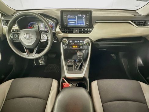 Used 2019 Toyota RAV4 XLE w/ Convenience Package FWD image 27