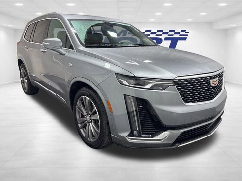 Used 2025 Cadillac XT6 Premium Luxury image 3