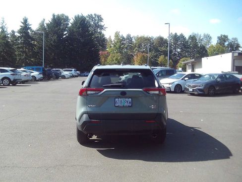 Used 2021 Toyota RAV4 XLE AWD/4WD image 4