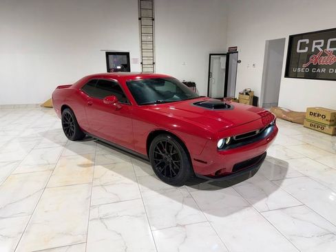 Used 2015 Dodge Challenger R/T Plus RWD image 3
