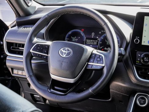 Used 2025 Toyota Grand Highlander AWD Hybrid image 35