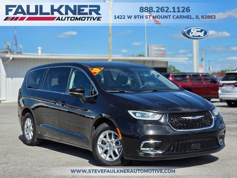 Certified 2023 Chrysler Pacifica Touring-L FWD image 1