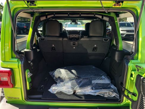 New 2025 Jeep Wrangler Unlimited Rubicon image 5