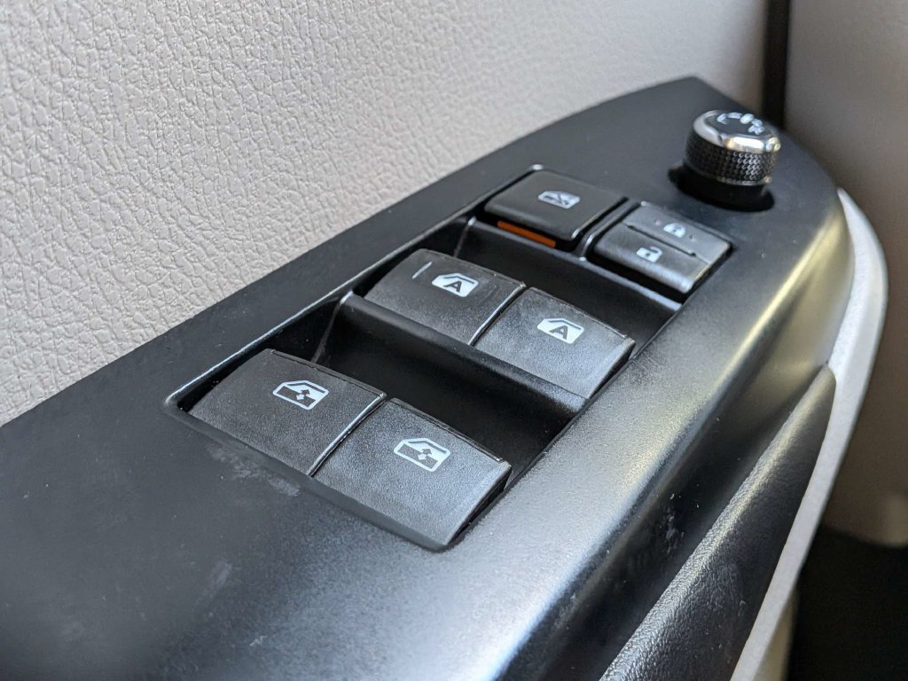 Used 2016 Toyota Highlander XLE FWD image 26