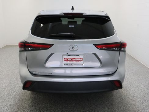 Used 2023 Toyota Highlander LE image 8