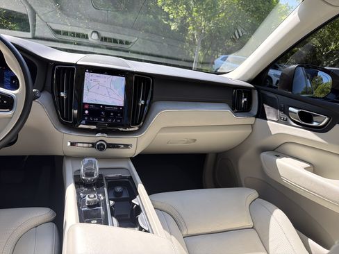 Certified 2023 Volvo XC60 B5 Ultimate w/ Protection Package Premier FWD image 31
