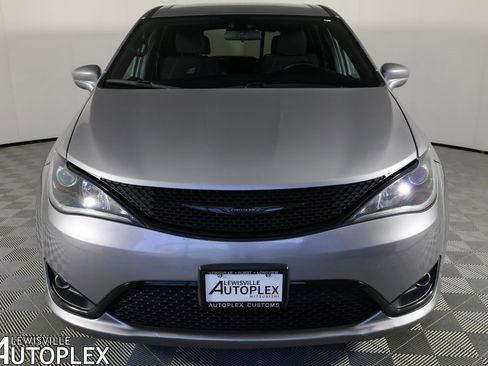 Used 2018 Chrysler Pacifica Touring Plus w/ S Appearance Package image 2