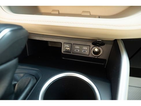 Used 2025 Toyota Highlander XLE FWD image 29
