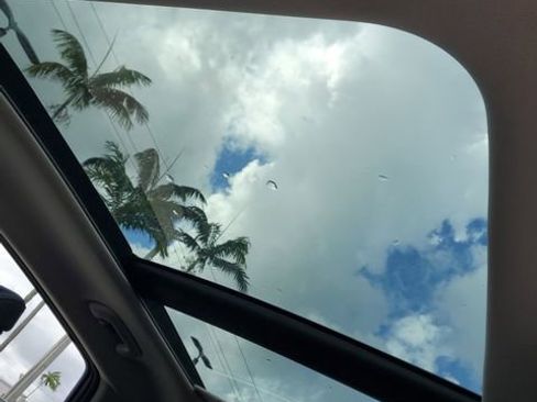 Used 2025 Kia Sportage SX image 19