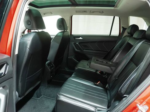 Certified 2024 Volkswagen Tiguan SE w/ Panoramic Sunroof Package AWD/4WD image 12