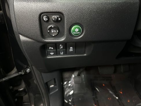 Used 2025 Honda Passport TrailSport image 31