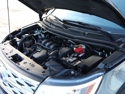 Used 2018 Ford Explorer XLT w/ Equipment Group 201A FWD image 66
