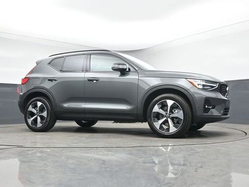 New 2026 Volvo XC40 B5 Plus w/ Protection Package Premier image 36
