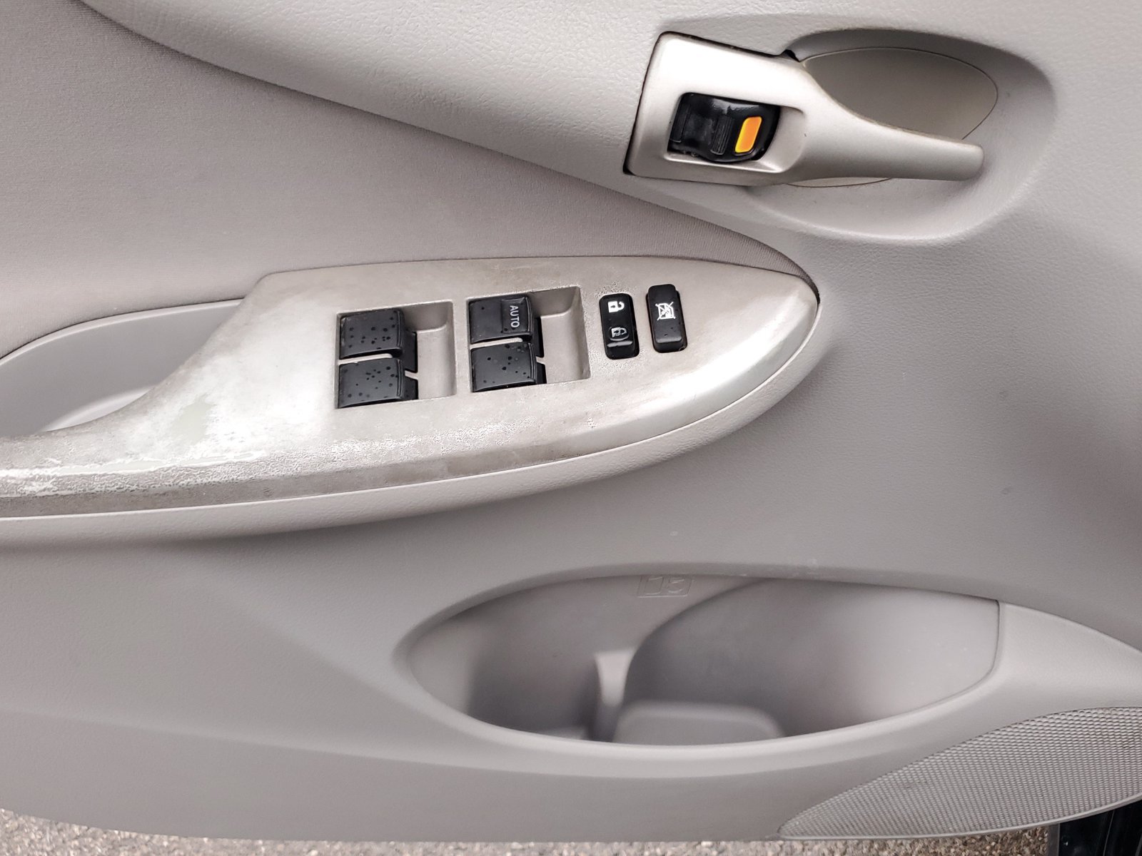 Used 2013 Toyota Corolla LE FWD image 19