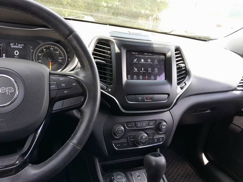 Used 2019 Jeep Cherokee Latitude Plus AWD/4WD image 19