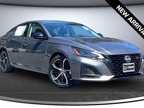 Used 2024 Nissan Altima 2.5 SR FWD image 1