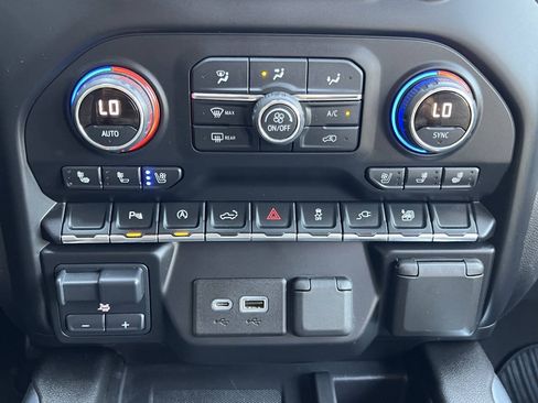Used 2021 Chevrolet Silverado 1500 LTZ w/ LTZ Convenience Package II AWD/4WD image 33