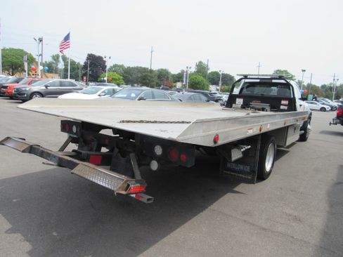 Used 2022 RAM 5500 Tradesman RWD image 5