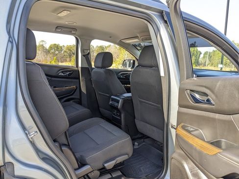 Used 2023 GMC Acadia SLE w/ Driver Convenience Package image 48