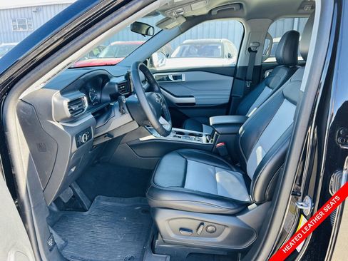 Used 2023 Ford Explorer XLT w/ Equipment Group 202A image 3