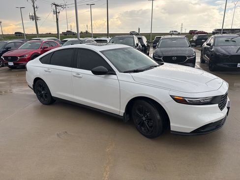 Used 2025 Honda Accord SE image 6
