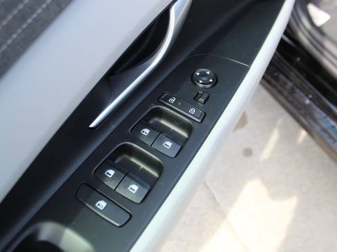 New 2026 Hyundai Elantra Limited FWD image 9