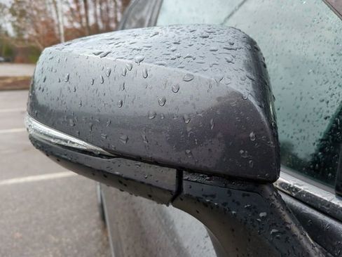 Used 2021 Toyota Highlander LE image 12