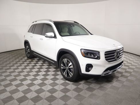 New 2026 Mercedes-Benz GLB 250 image 3