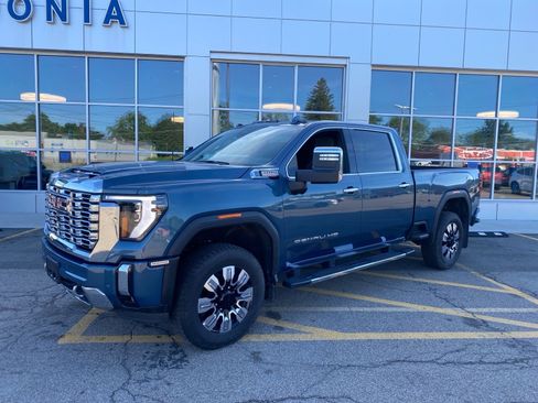 Used 2025 GMC Sierra 3500 Denali w/ Technology Package AWD/4WD image 1