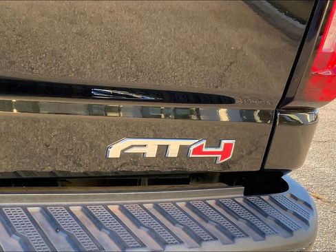 Used 2022 GMC Sierra 2500 AT4 w/ Gooseneck/5TH Wheel Package image 9