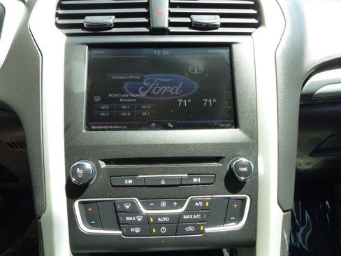 Used 2016 Ford Fusion SE FWD image 47