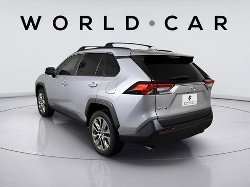 Used 2020 Toyota RAV4 XLE Premium image 5