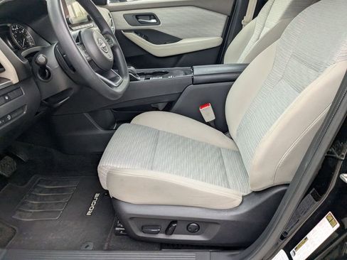 Used 2023 Nissan Rogue SV image 11