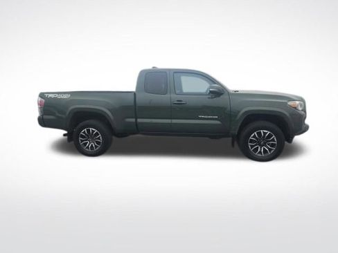 Used 2021 Toyota Tacoma TRD Sport w/ Technology Package image 17