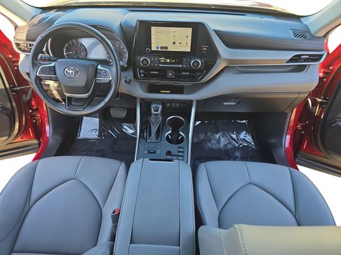 Used 2023 Toyota Highlander XLE image 15