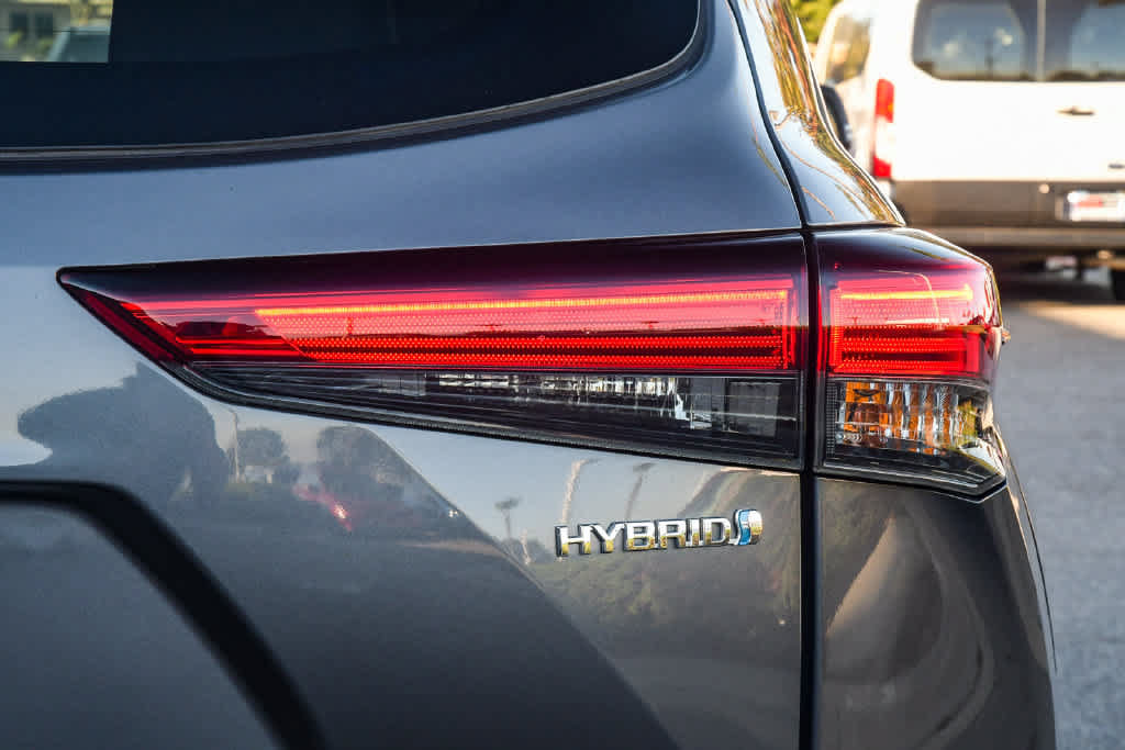 Certified 2023 Toyota Highlander XLE AWD/4WD image 11